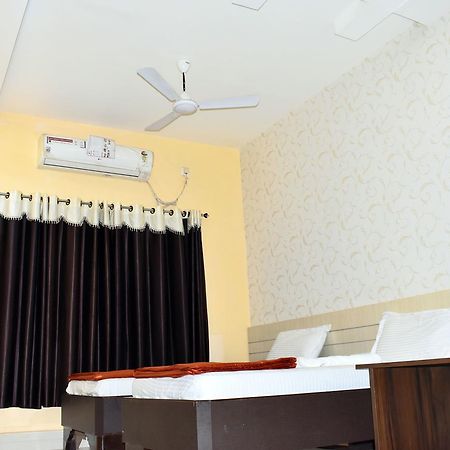 Hotel Triveni Balangir Exterior foto